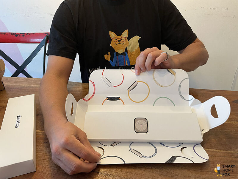 You can see the packaging of the Apple Watch 8.